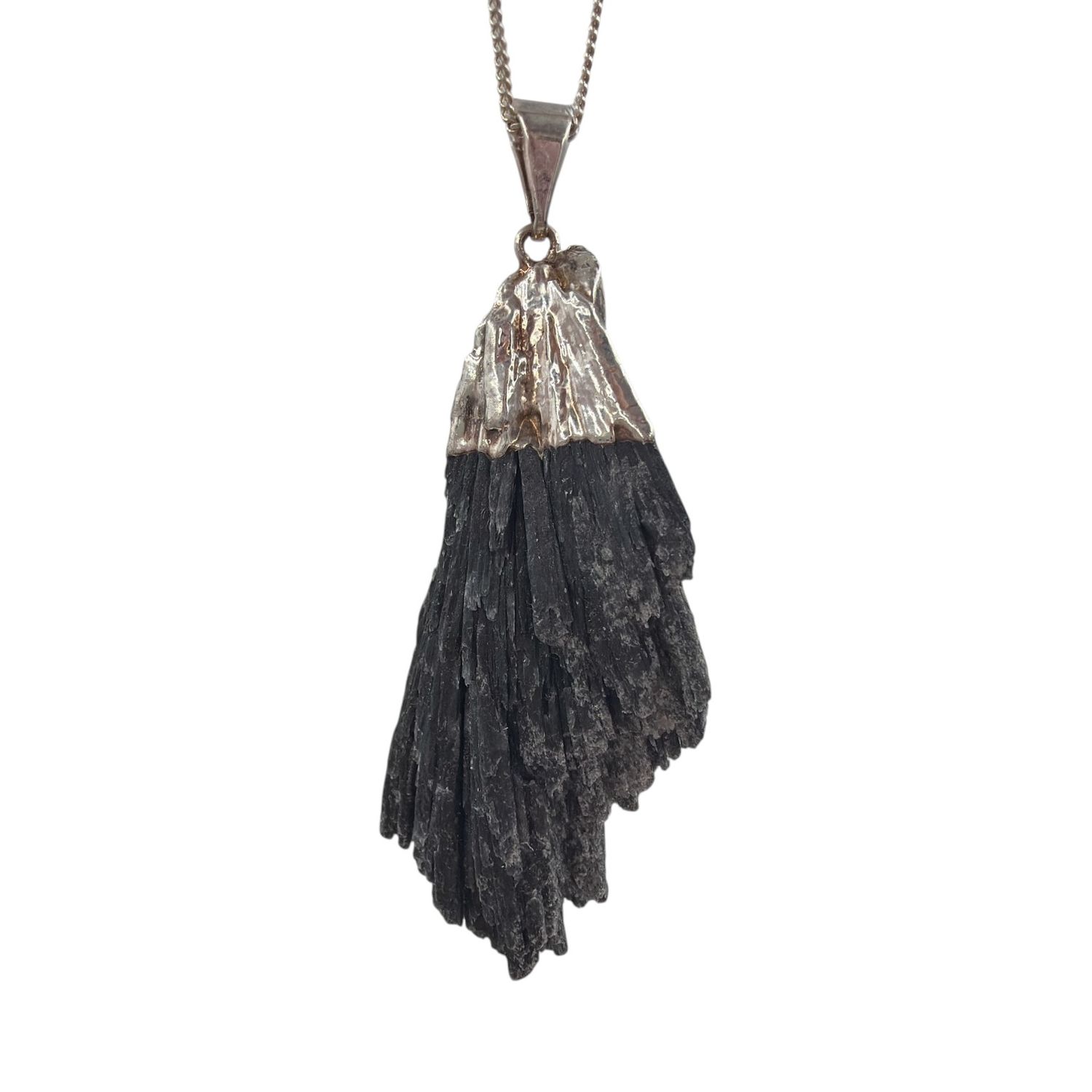 Zwarte kyaniet hanger verzilverd - 21.11 gram
