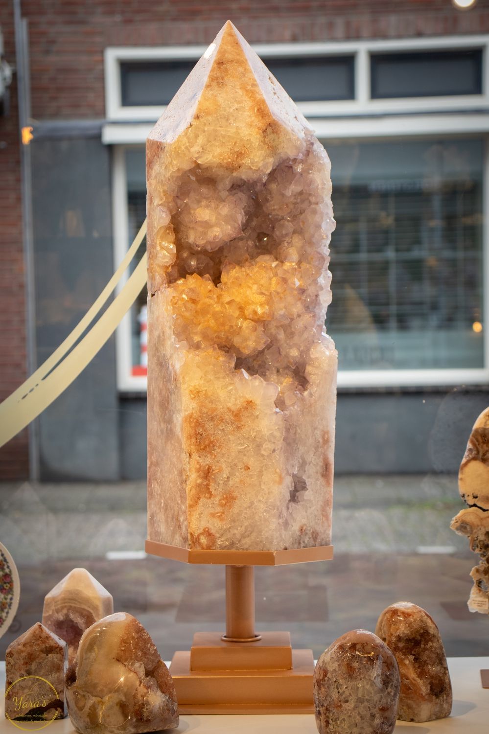 Roze Amethist punt op standaard 29.16kg