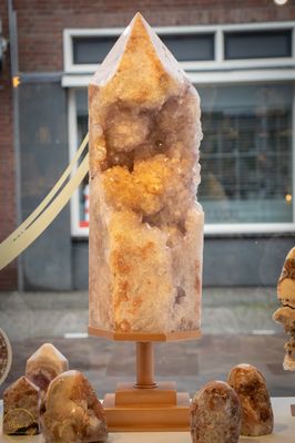 Roze Amethist punt op standaard 29.16kg