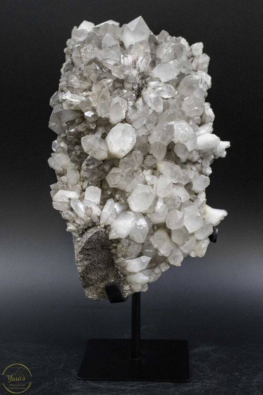 Bergkristal met zwarte hematiet op standaard 4.33kg