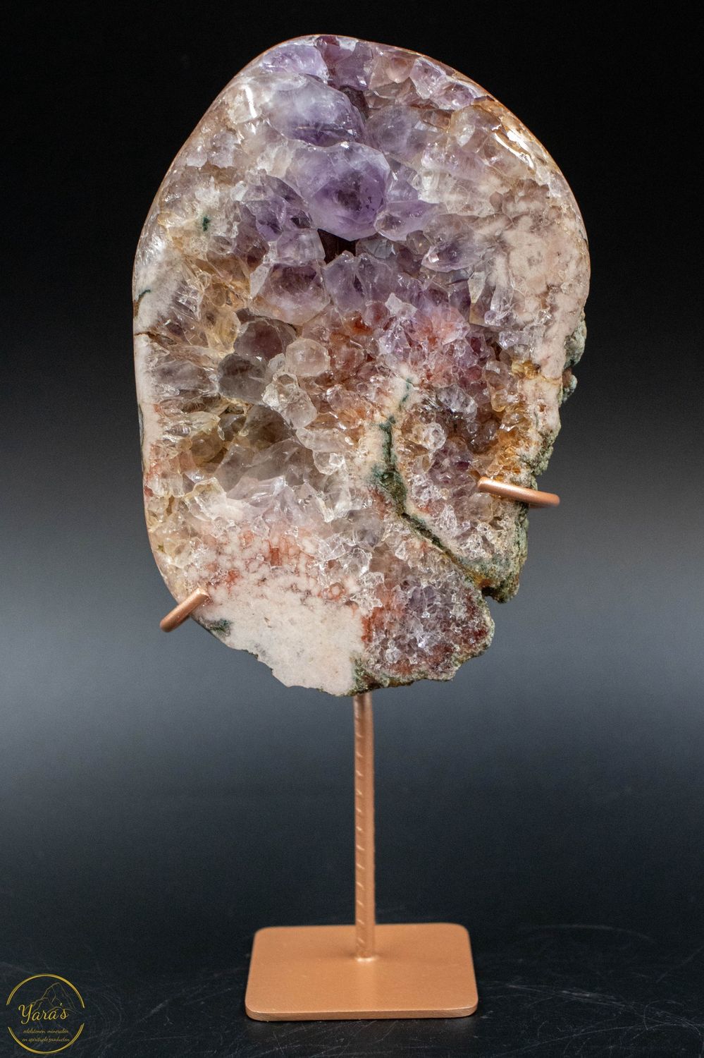 Roze Amethist op standaard 688 gram