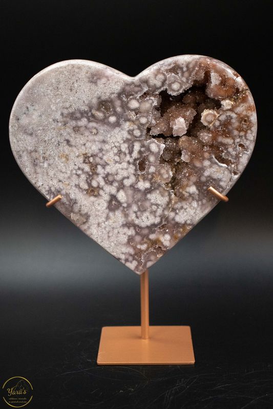 Roze Amethist hart op standaard  1.48kg