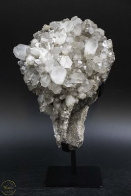 Bergkristal met zwarte hematiet op standaard 3.53kg