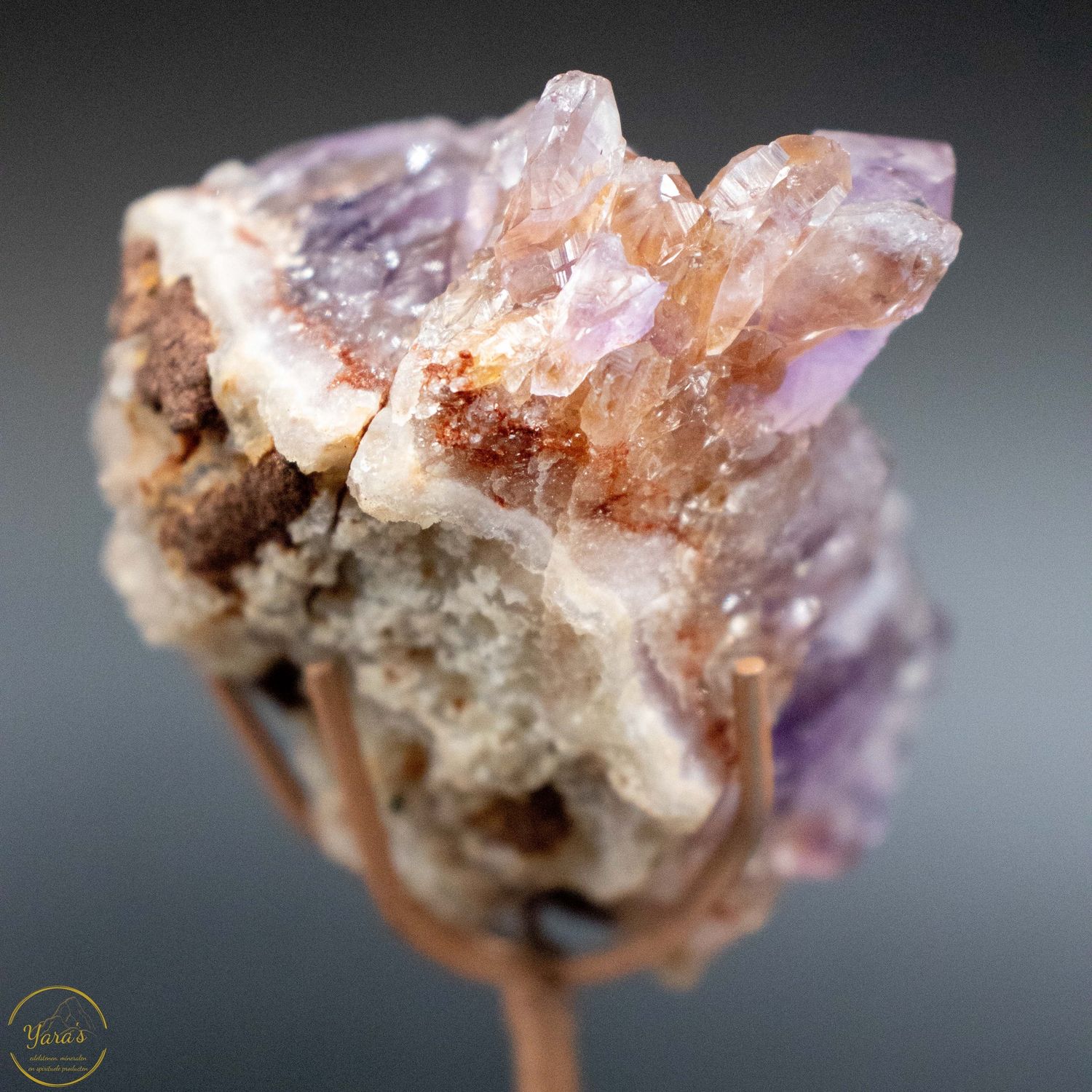 Ruwe Roze Amethist cluster op standaard 282 gram