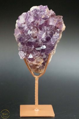 Ruwe Roze Amethist cluster op standaard 394 gram