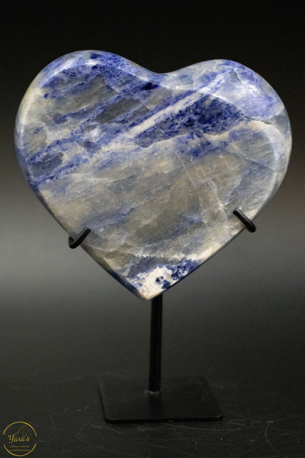 Sodaliet hart op standaard 544 gram