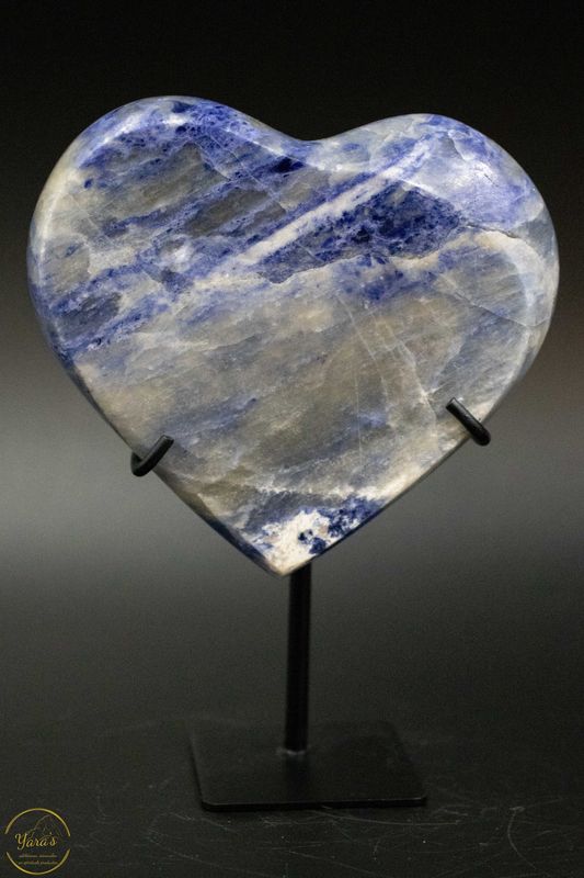 Sodaliet hart op standaard 544 gram