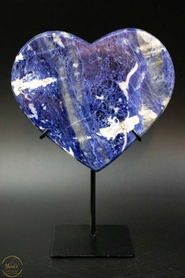 Sodaliet hart op standaard 928 gram