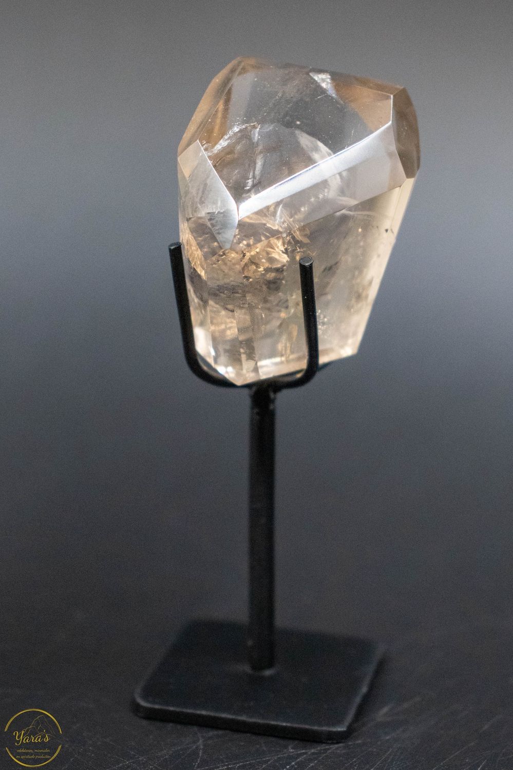 Rookkwarts gepolijst op standaard 62 gram