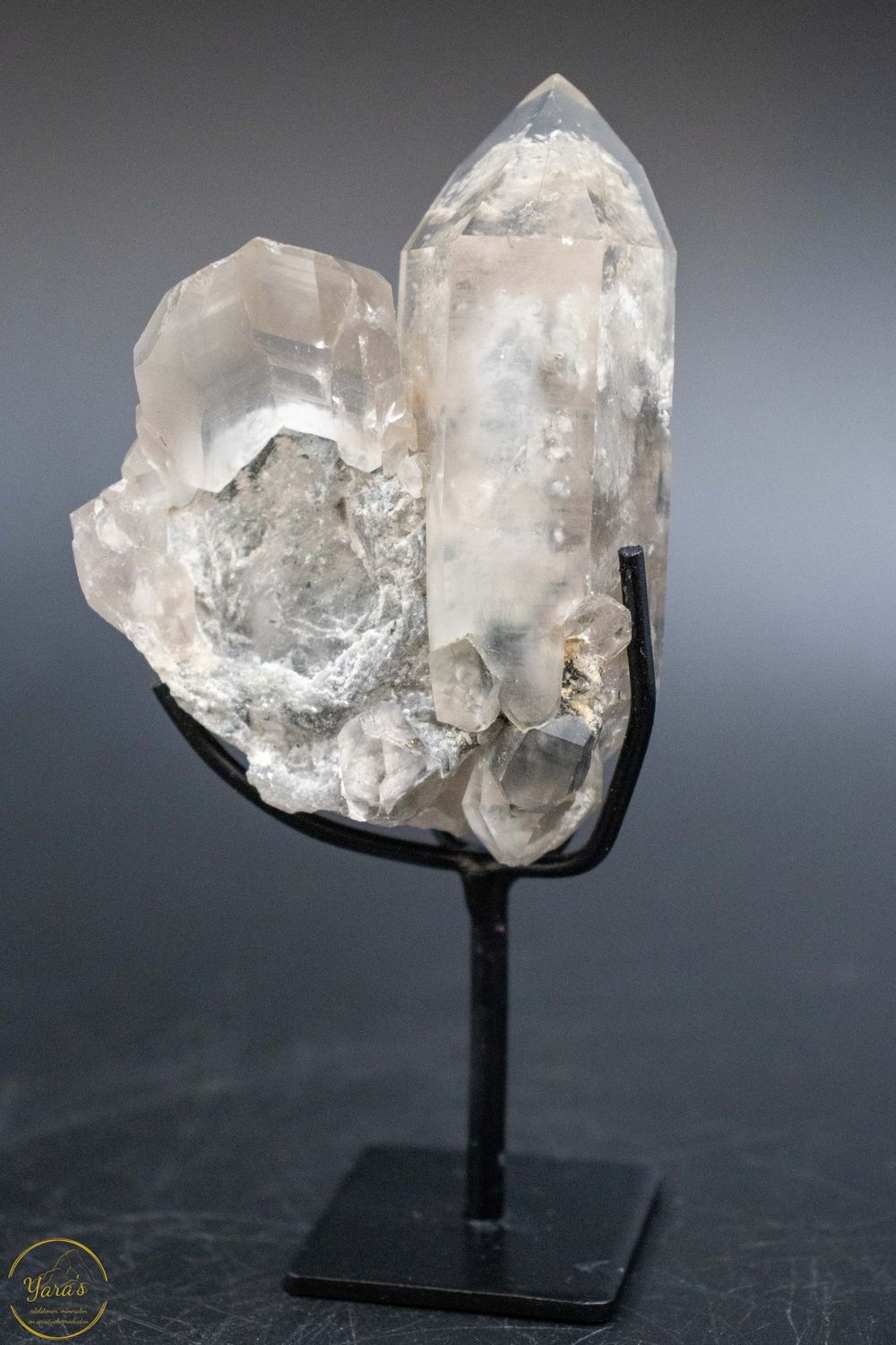 Blauwe Tara kwarts op standaard 108 gram