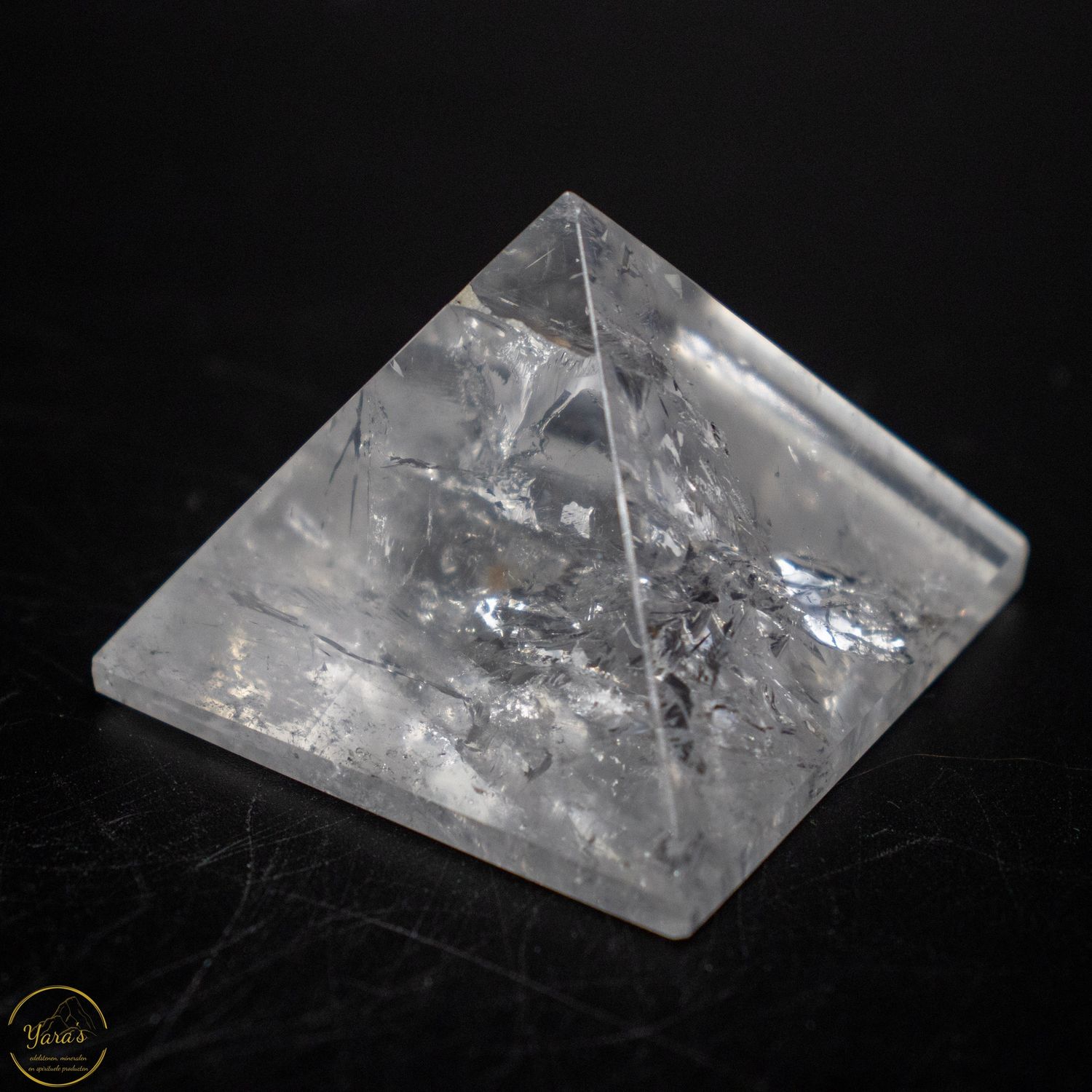 Bergkristal piramide 64 gram
