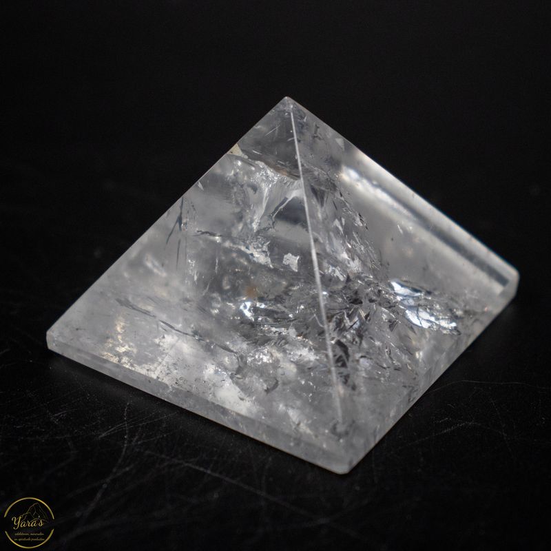Bergkristal piramide 64 gram