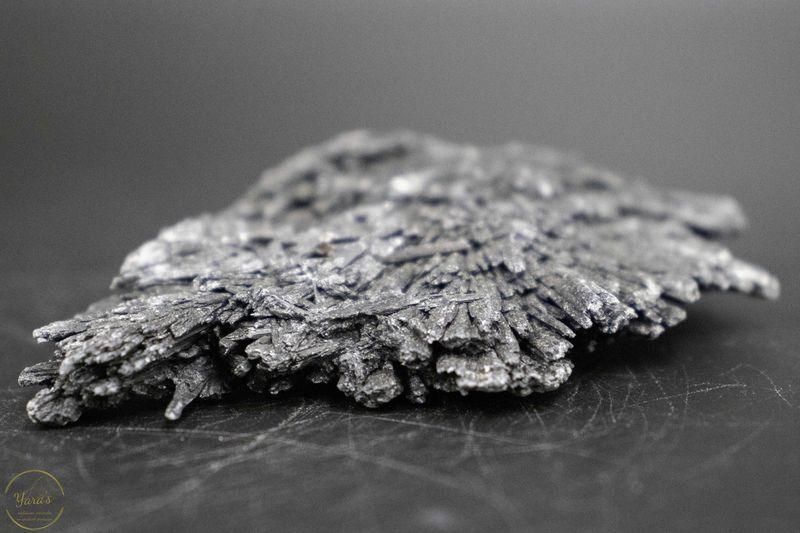 Ruwe zwarte Kyaniet 92 gram