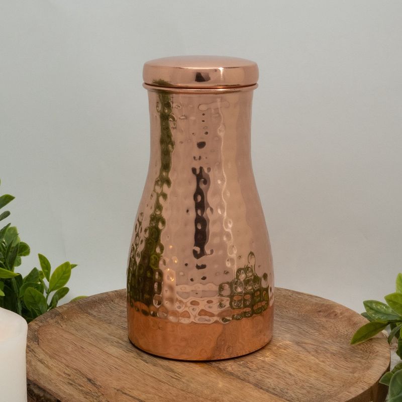 Koperen karaf gehamerd met dop ± 950 ml