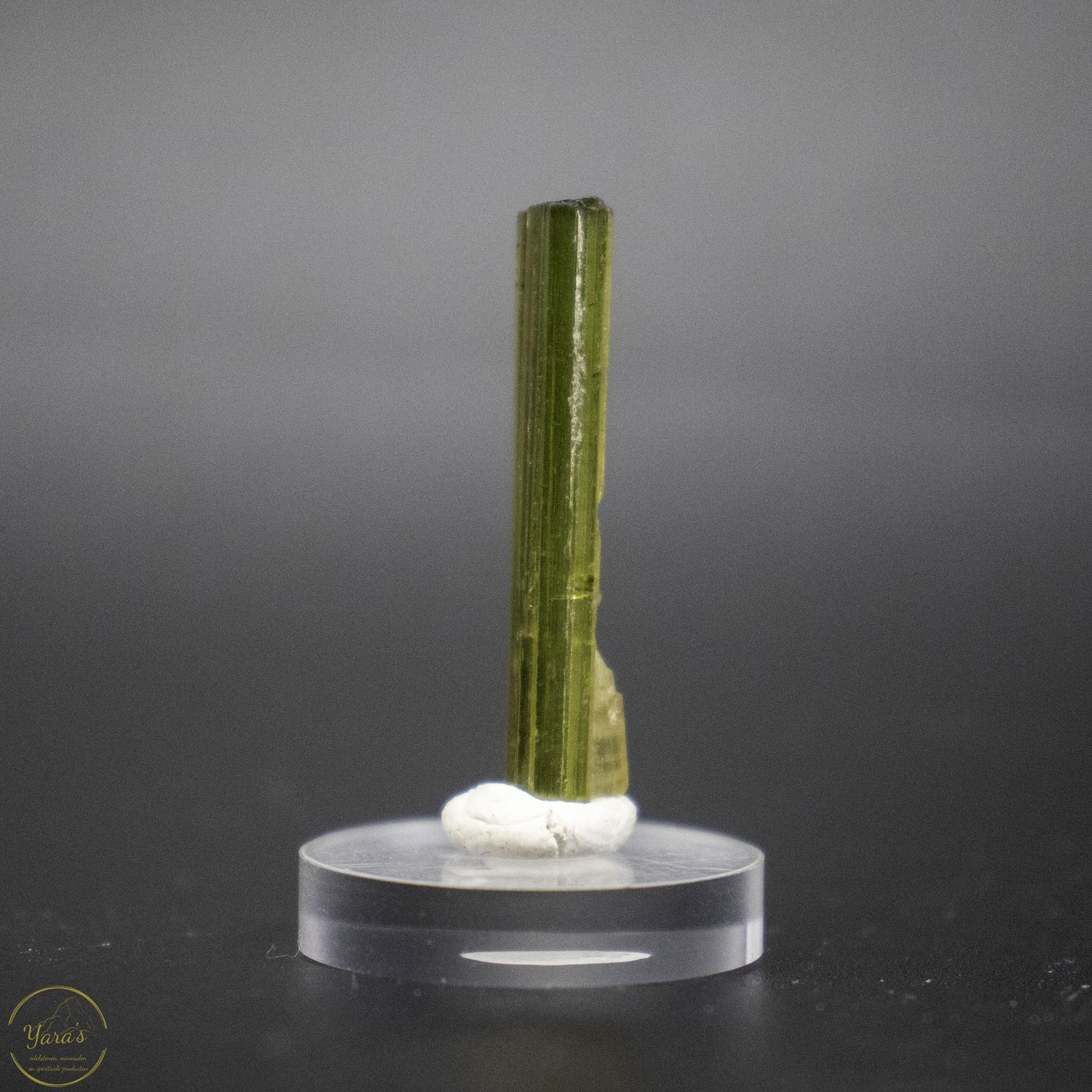 Groene Toermalijn/Verdeliet 1.31 gram op sokkel - Gilgit, Pakistan