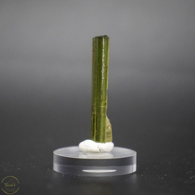 Groene Toermalijn/Verdeliet 1.31 gram op sokkel - Gilgit, Pakistan