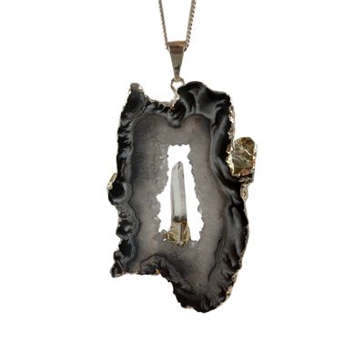 Agaat geode met bergkristal hanger verzilverd - 18.57 gram