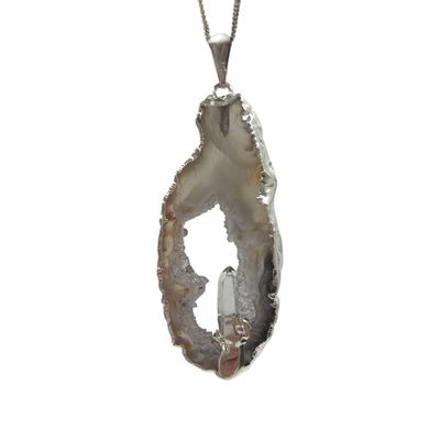 Agaat geode met bergkristal hanger verzilverd - 9.03 gram gram