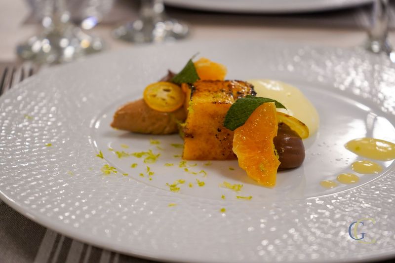 Pudding diplomate caramélisé, chocolat Dulcey et gianduja, clementine, crémeux citron