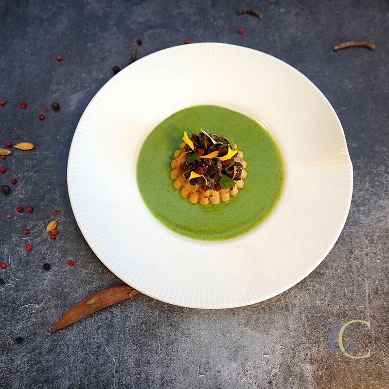 Escargot à la Charentaise comme une tartelette, voile de pied de cochon