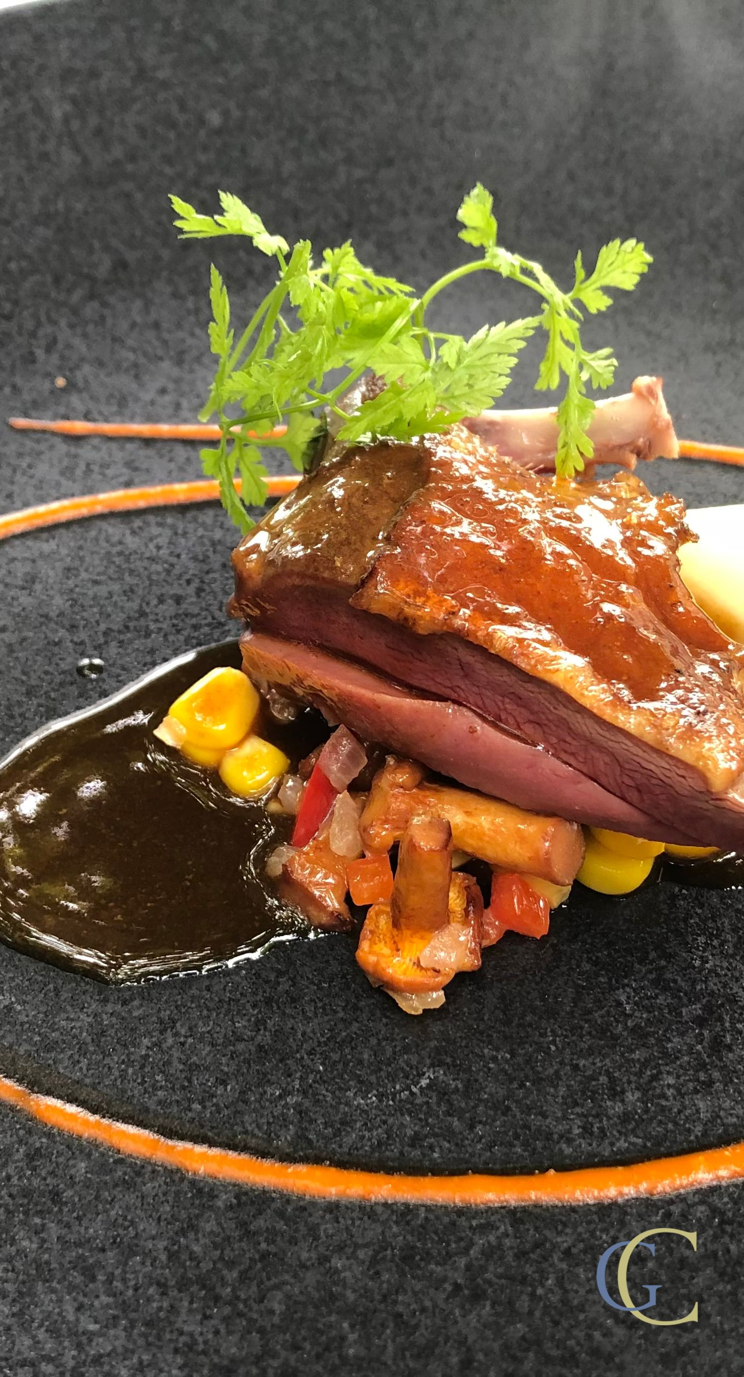Filets de caille sautés Jus corsé de carcasses & mousseline de châtaigne à la truffe
