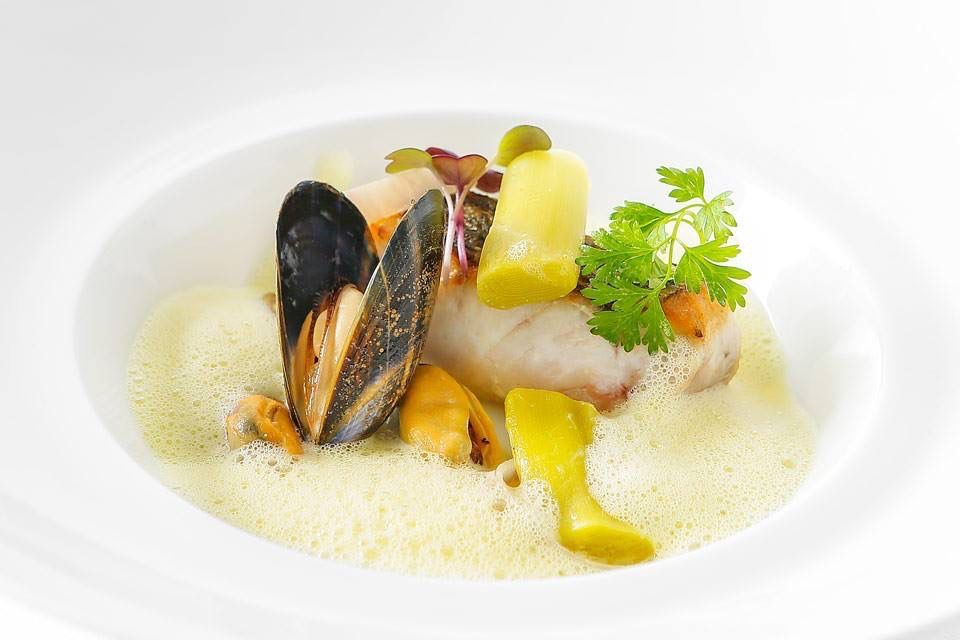 Maigre de la Cotinière, comme une mouclade, quelques poireaux Maigre de la Cotinière, comme une mouclade, quelques poireaux