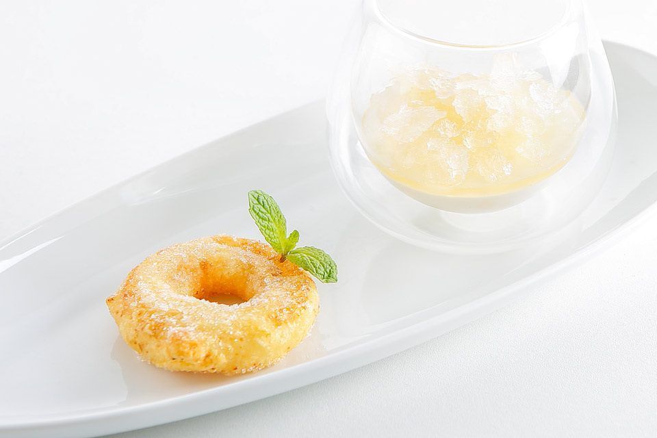 La pomme en beignet, granité au Pineau des Charentes La pomme en beignet, granité au Pineau des Charentes