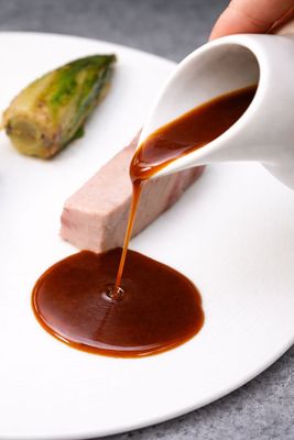 Les sauces, coulis, jus, beurres & crèmes
