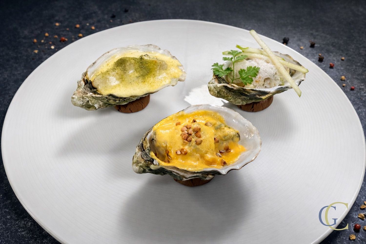 Huîtres Gillardeau pochées, butternut et kasha, poireaux et sabayon, granny smith et celeri
