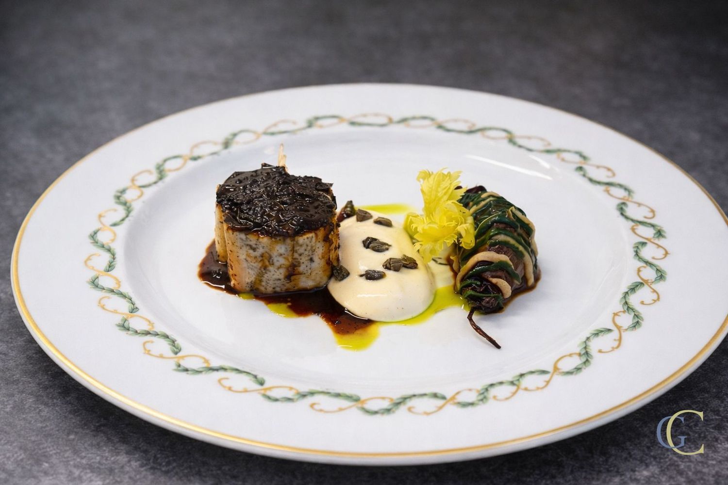 Cotelette de sole rôtie au coulis de truffe de Touraine, céleri-rave farci, sabayon au Vouvray