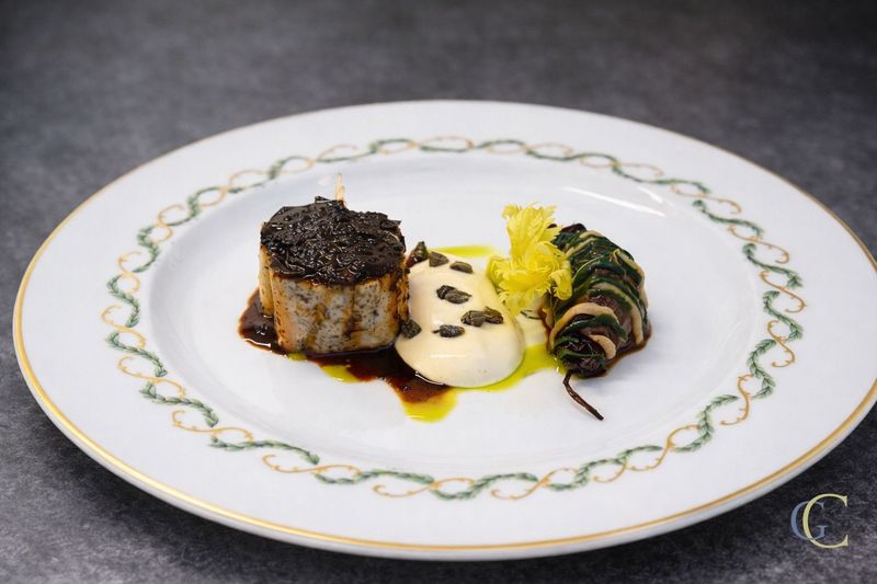 Cotelette de sole rôtie au coulis de truffe de Touraine, céleri-rave farci, sabayon au Vouvray