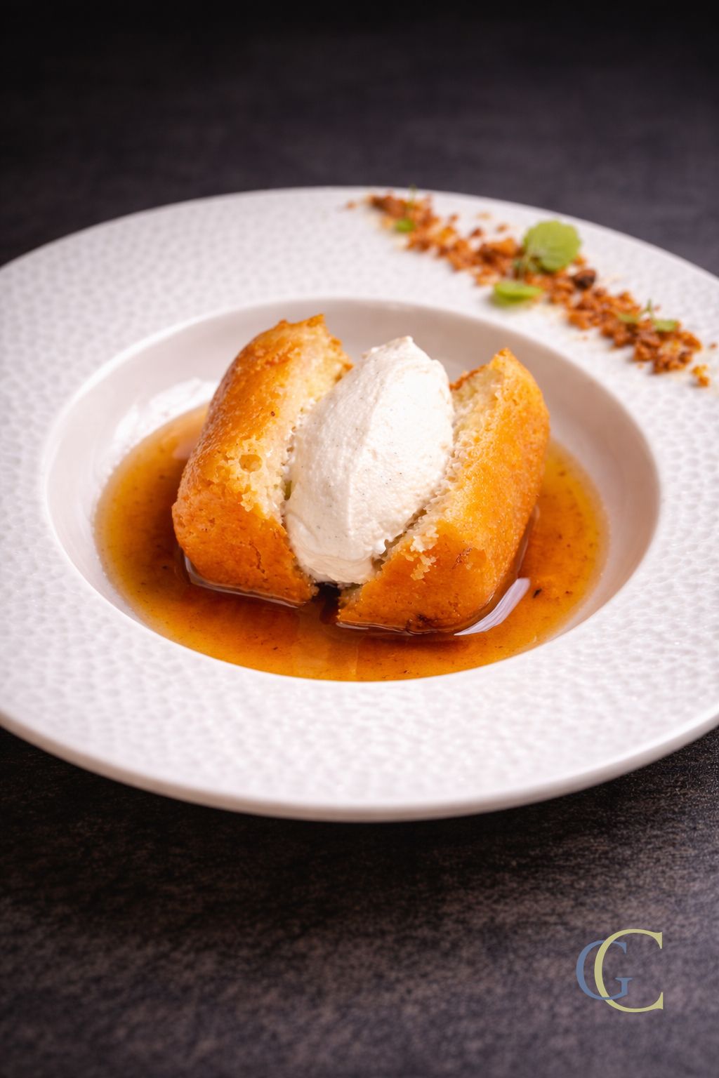 Baba à l'hydromel façon pain d'épices et crème fouettée