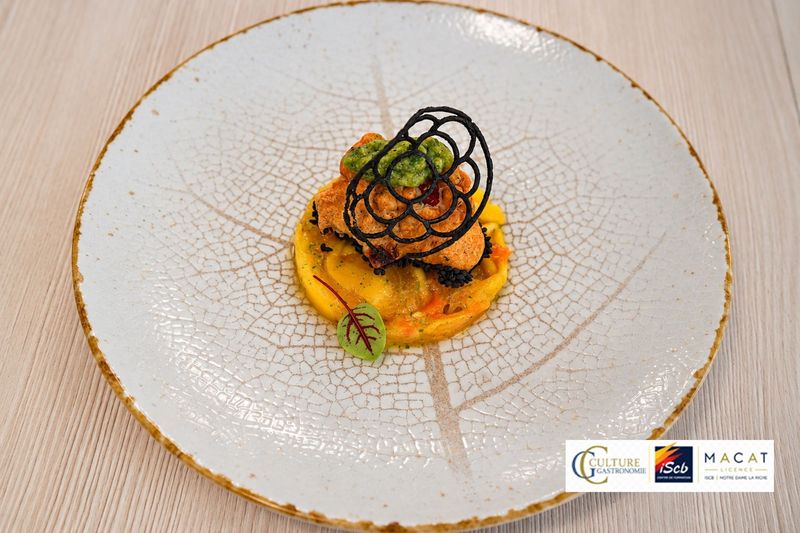 Accras de tomates cerises confites, rougail tomate et mangue verte, salsa verde Accras de tomates cerises confites, rougail tomate et mangue verte, salsa verde