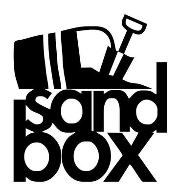Autocollant logo Sandbox Casques conçu pour les passionnés de sports extrêmes.