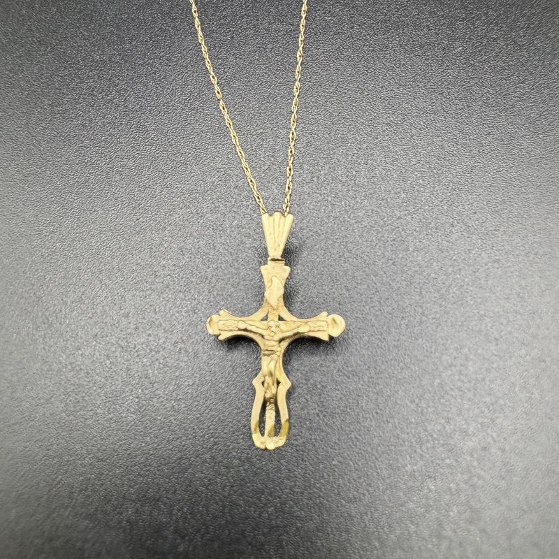 14K CRUCIFIX PENDANT ON 19&quot; CHAIN