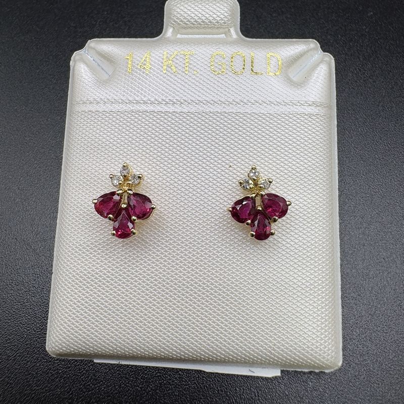 14K THREE RUBY CLUSTER WITHDIAMOND