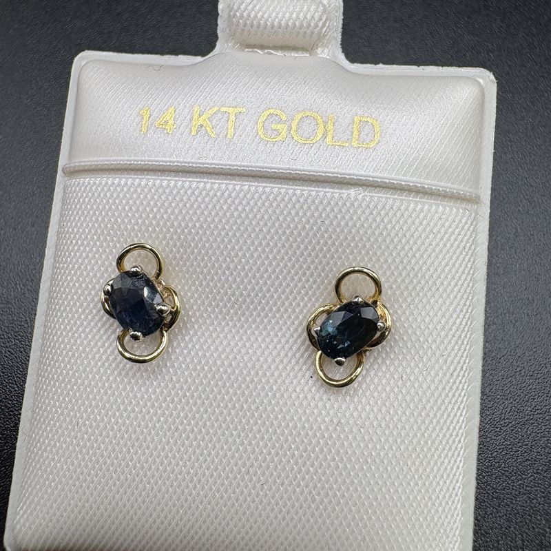 14K BLUE SAPPHIRE OVAL STUD