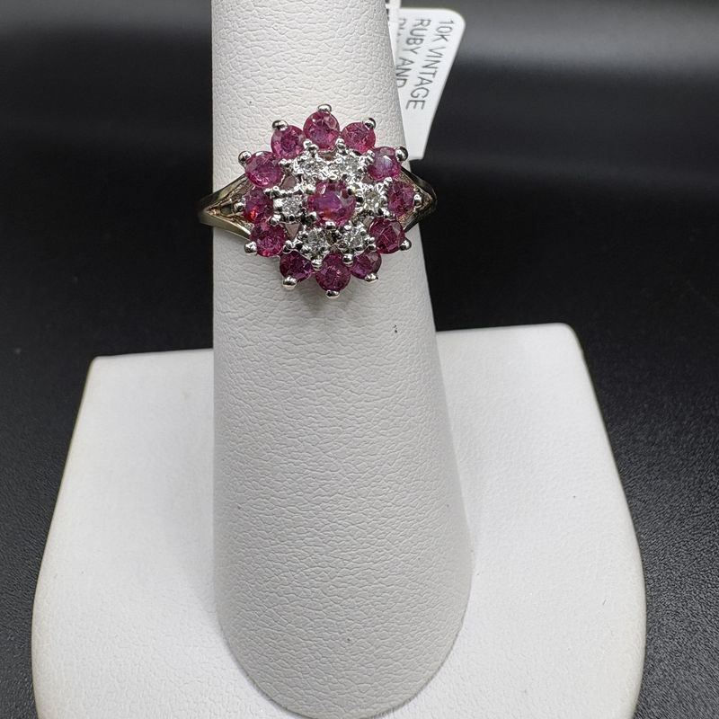 10K VINTAGE RUBY AND DIAMOND HALO RING SIZE 6.25