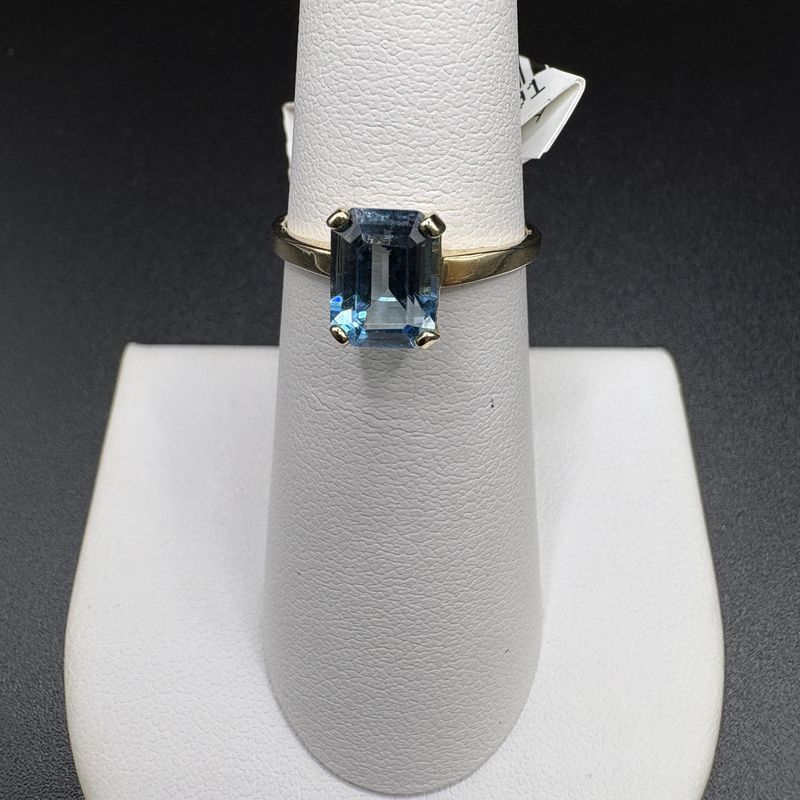 14KY EMERALD-CUT SWISS BLUE TOPZ RING, SZ 6, 1.9G