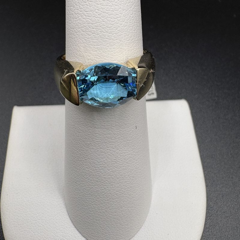 14K OVAL EAST/WEST SWISS BLUE TOPAZ RING SIZE 5.75
