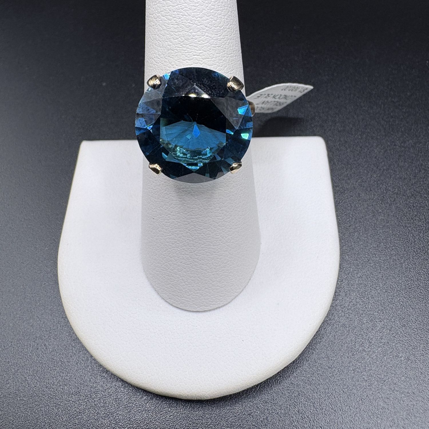 14K ROUND BRILLIANT LONDON BLUE RING SIZE 7.5