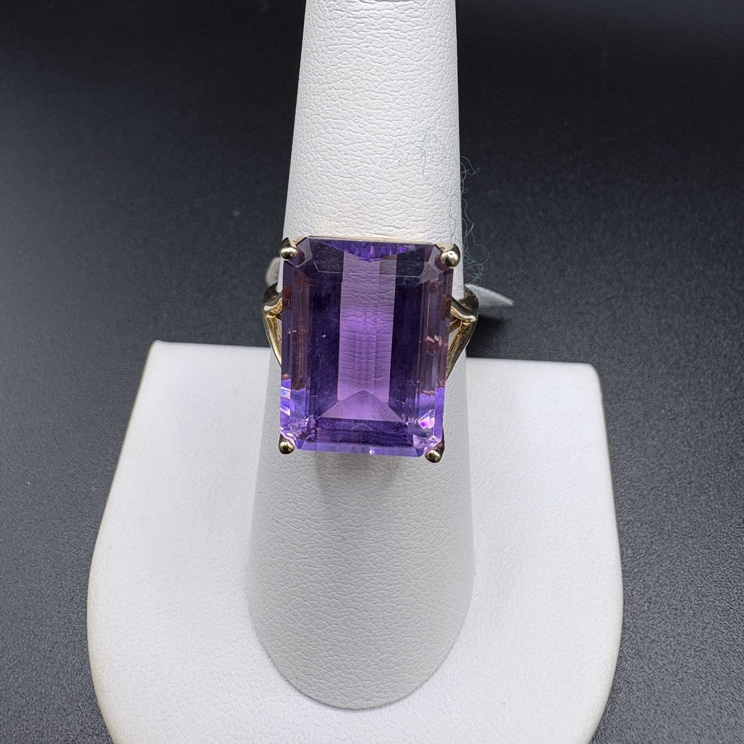 10K EMERALD CUT AMETHYST RING SIZE 7