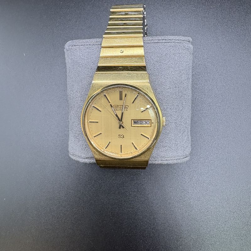 SEIKO VINTAGE QUARTZ WATCH,  SQUARE FACETS ON CRYSTAL, DAY DATE, GOLDTONE
