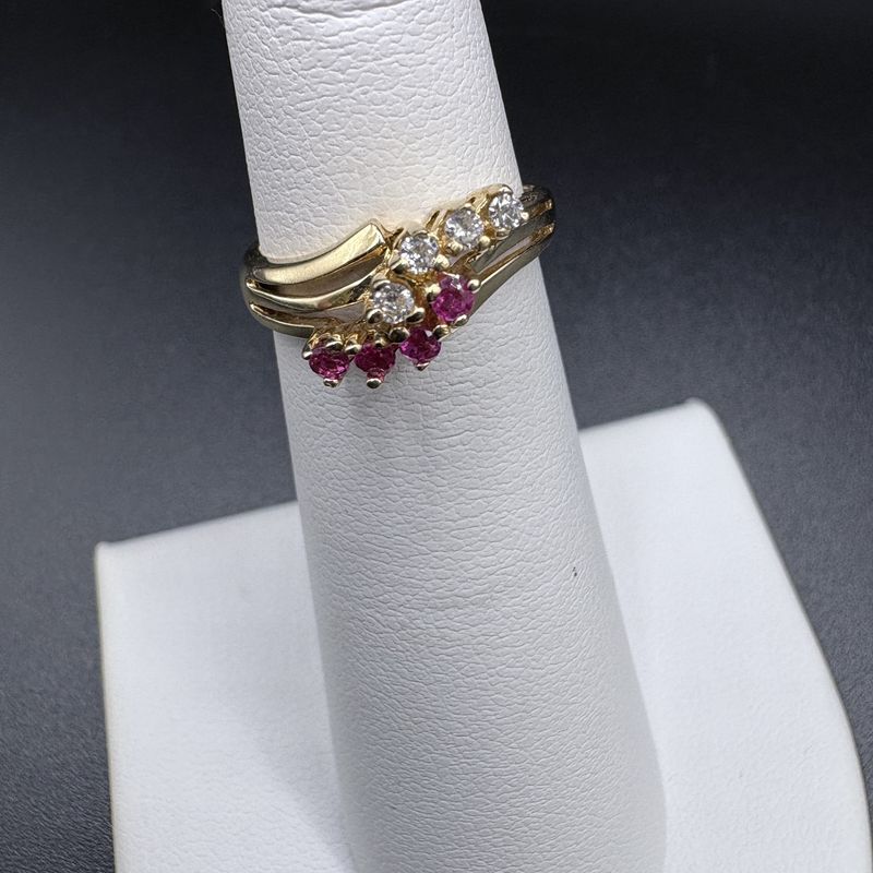 14K RUBY AND DIAMOND RING SIZE 3.5