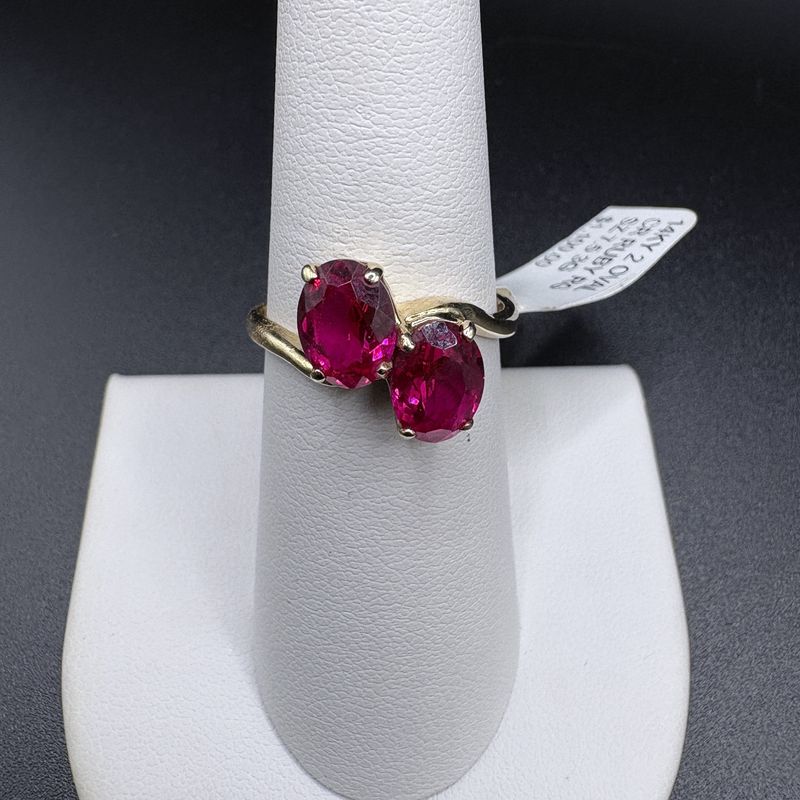 14K SISTER CREATED  OVAL RUBY RING SIZE 7.5