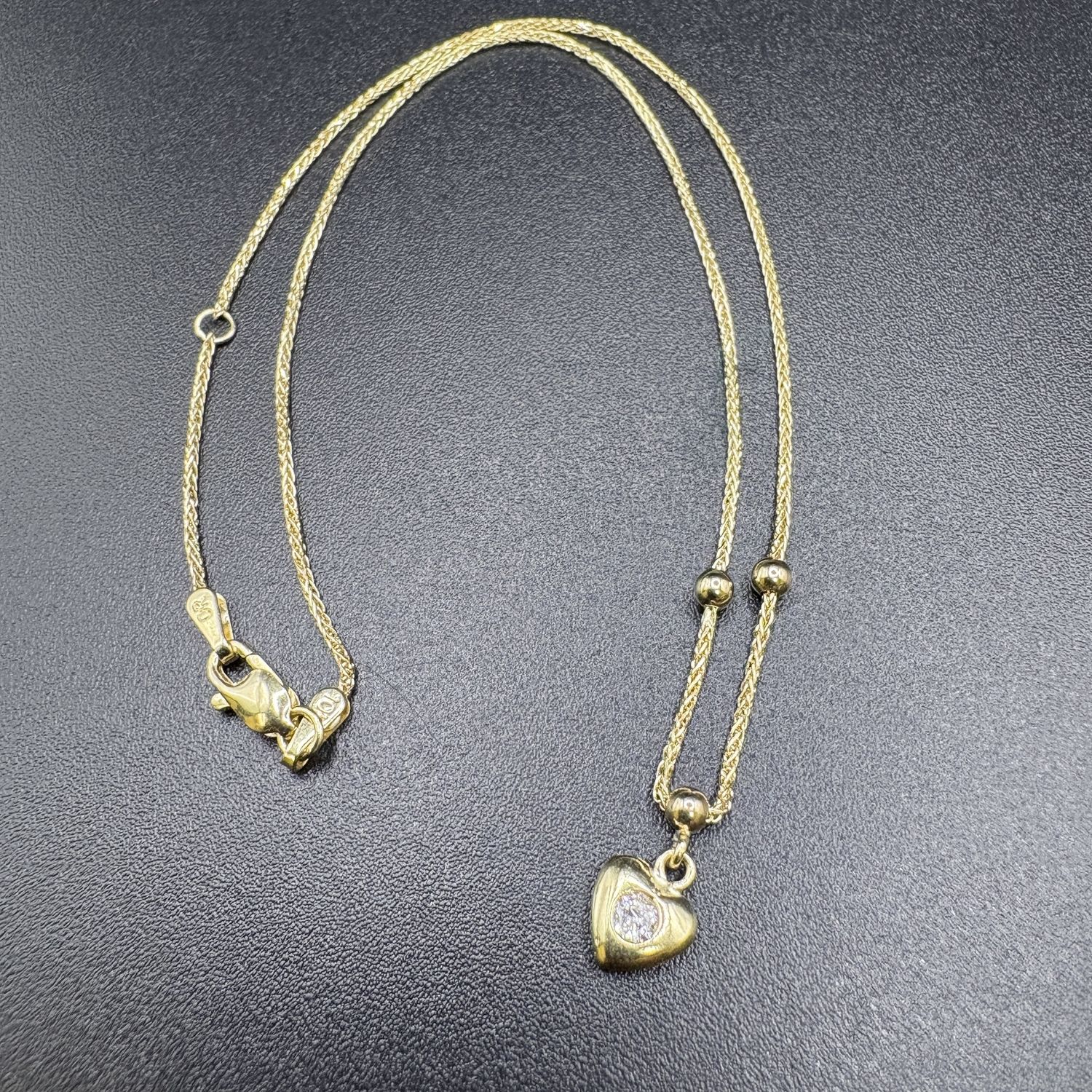 10KY WHEAT ANKLET, TWO STATION BEADS AND HEART CHARM, 10 +1 INCHES LONG ADJUSTABLE,, 1.52G