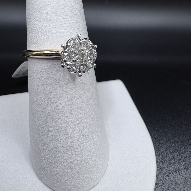14K  1/2CTW NATURAL DIAMOND CLUSTER RING, SIZE 7, 2.8 G