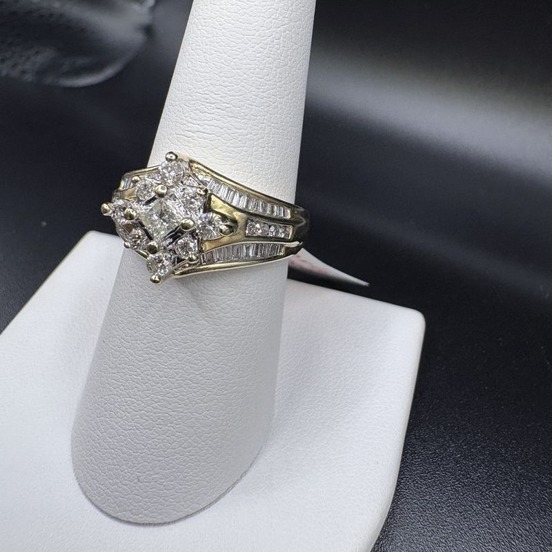 14KY 0.68CTW CLUSTER, MULTISHAPED NATURAL DIAMONDS , SIZE 8.5,6.1G