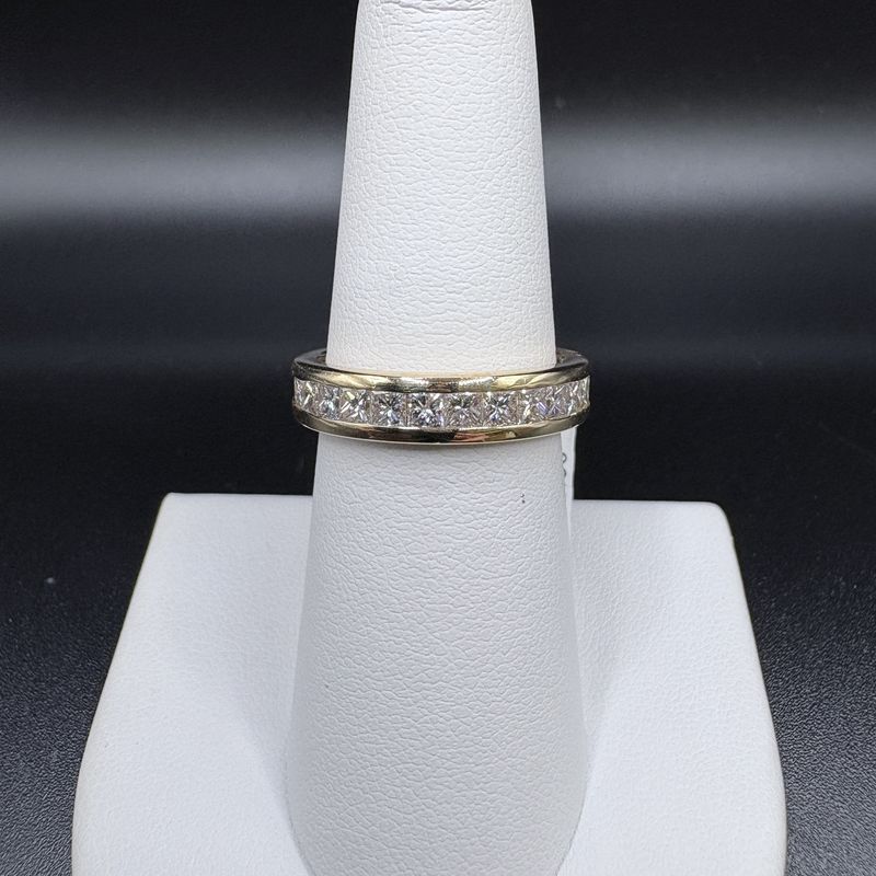 14K NATUAL DIAMOND PRINCESS  CUT CHANNEL BAND, SIZE 7, 5.33G