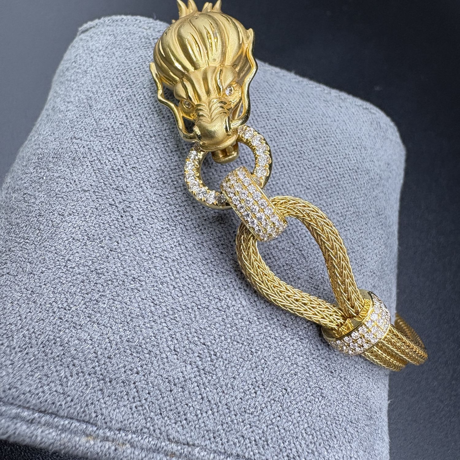 18KY DRAGON BRACELET WITH 0.48CT DIAMOND, 14.94G, 6 3/4INCHES